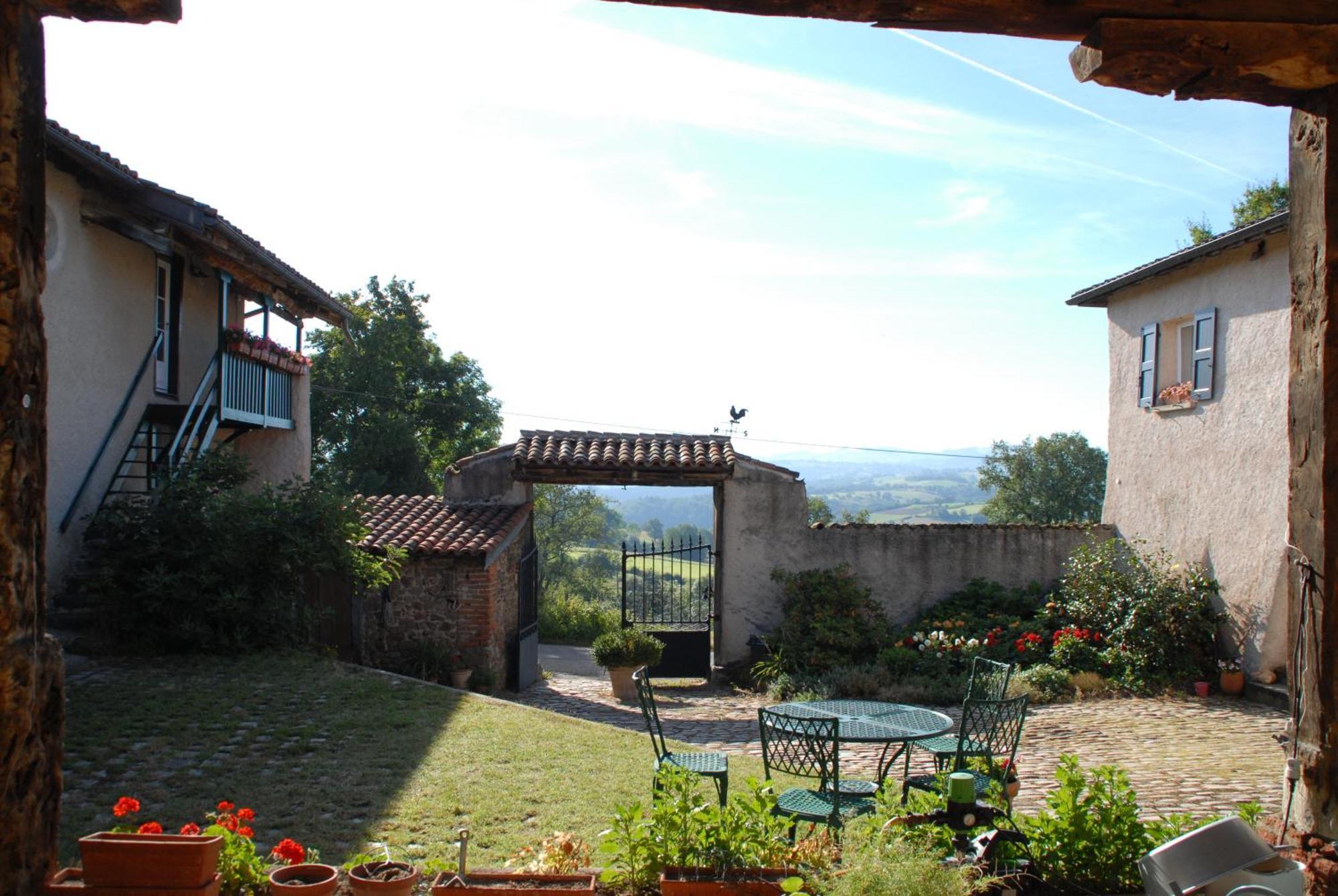 Chez Jacotte Et Elia Bed and Breakfast Saint-Galmier Exteriör bild