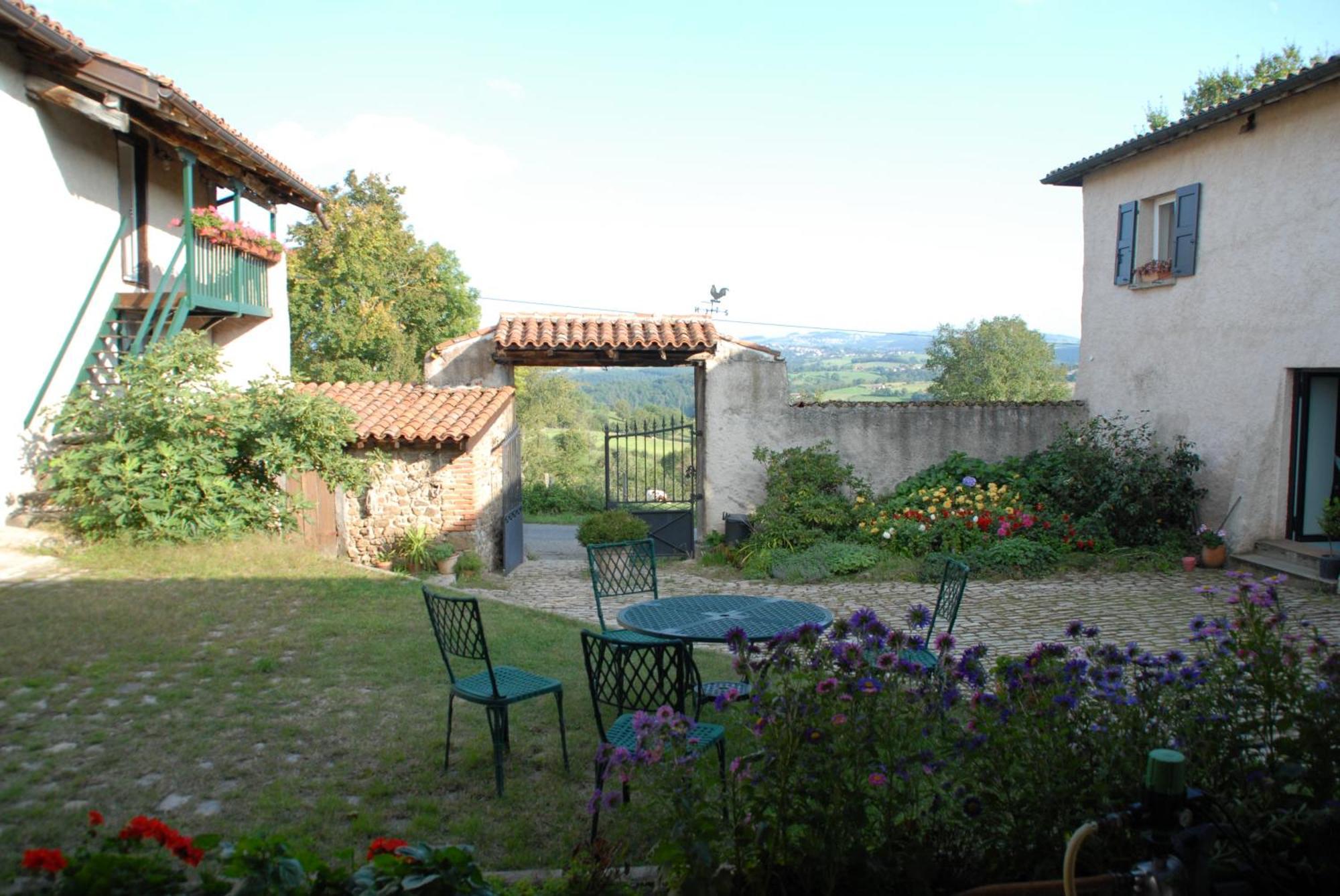 Chez Jacotte Et Elia Bed and Breakfast Saint-Galmier Exteriör bild
